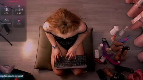 Snapshot of redhead_shark chatting on February 2025 03:39:02 PM Redhead Shark online show from February 2025 03:39:02 PM