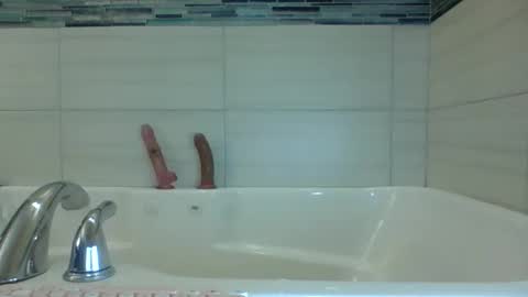 Snapshot of redheadslutwife8803 chatting on January 2026 01:57:02 PM Lenae Redd online show from January 2026 01:57:02 PM