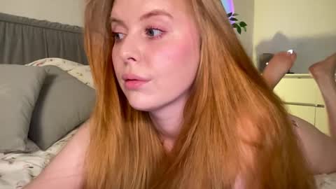 Snapshot of redhotvixen_ chatting on May 2026 01:00:02 AM Sofia online show from May 2026 01:00:02 AM