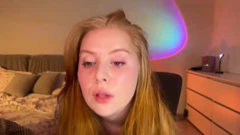 Snapshot of redhotvixen_ chatting on May 2026 12:05:01 AM Sofia online show from May 2026 12:05:01 AM