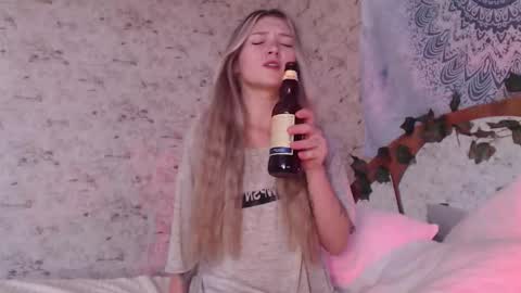 Snapshot of redmoonhead chatting on September 2025 10:17:02 AM Ana online show from September 2025 10:17:02 AM