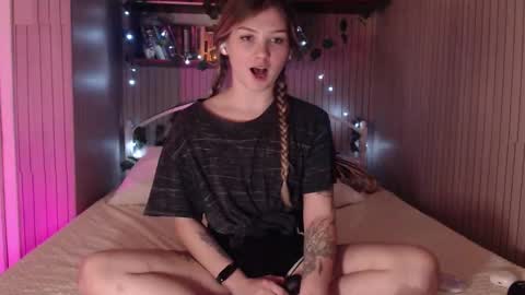 Snapshot of redmoonhead chatting on January 2026 07:03:01 AM Ana online show from January 2026 07:03:01 AM