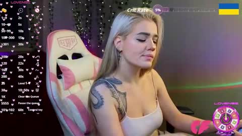 Snapshot of redvelveten chatting on November 2025 06:02:02 AM Ronnie online show from November 2025 06:02:02 AM