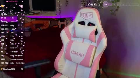 Snapshot of redvelveten chatting on November 2025 02:28:02 PM Ronnie online show from November 2025 02:28:02 PM