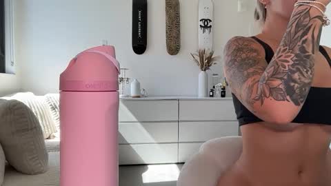 Snapshot of reecemariexx chatting on February 2026 05:18:02 PM reecemariexx online show from February 2026 05:18:02 PM