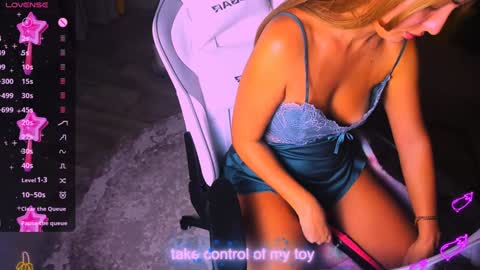 reggieMeow online show from December 2024 03:02:02 AM