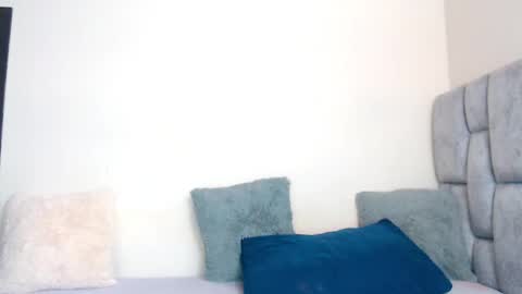 regina1819 online show from October 2025 01:00:02 AM