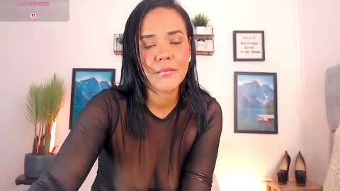 Snapshot of regina1819 chatting on April 2026 05:01:02 AM regina1819 online show from April 2026 05:01:02 AM