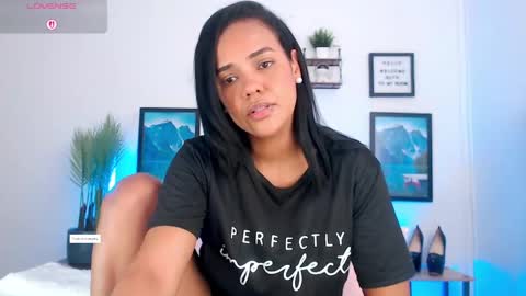 Snapshot of regina1819 chatting on April 2026 01:12:02 AM regina1819 online show from April 2026 01:12:02 AM