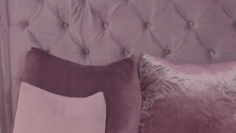 Regina  online show from December 2025 10:15:01 PM