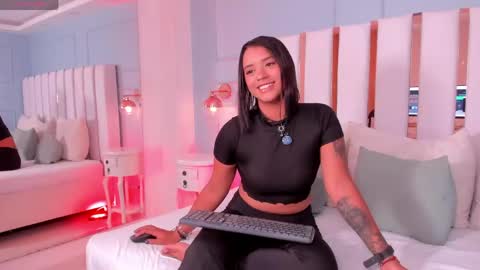 Snapshot of regina_noctixx chatting on May 2026 01:31:01 PM Regina online show from May 2026 01:31:01 PM