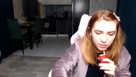 Regina online show from November 2025 01:05:02 AM