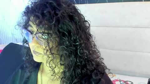Snapshot of reginavegaa chatting on May 2026 09:25:01 AM reginavegaa online show from May 2026 09:25:01 AM