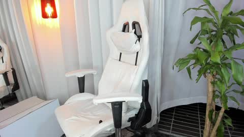 Snapshot of reichel_gray chatting on January 2025 05:03:01 AM REICHEL online show from January 2025 05:03:01 AM