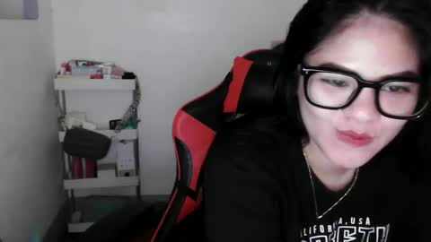 Snapshot of reign2525 chatting on December 2025 01:38:01 PM reign2525 online show from December 2025 01:38:01 PM