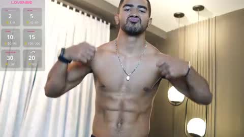 Snapshot of reik_von chatting on June 2026 01:01:01 PM Reik online show from June 2026 01:01:01 PM