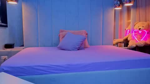 reina cummings online show from October 2025 05:52:01 AM