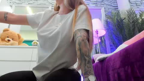 reina cummings online show from May 2026 05:47:01 AM