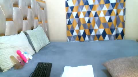 remmyqueen online show from May 2026 11:40:01 AM