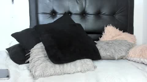 Snapshot of remy_flux chatting on December 2024 06:43:01 AM Laura online show from December 2024 06:43:01 AM