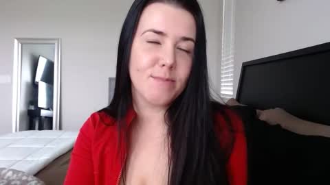 Snapshot of remybella2017 chatting on December 2025 07:53:01 PM Bella Lively online show from December 2025 07:53:01 PM