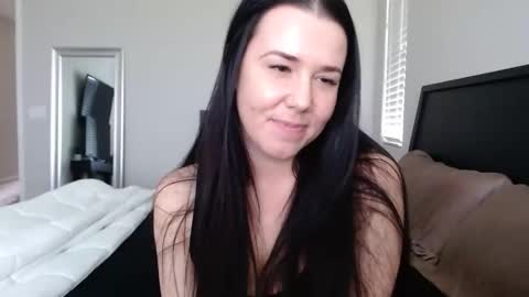 Snapshot of remybella2017 chatting on January 2026 06:55:02 PM Bella Lively online show from January 2026 06:55:02 PM