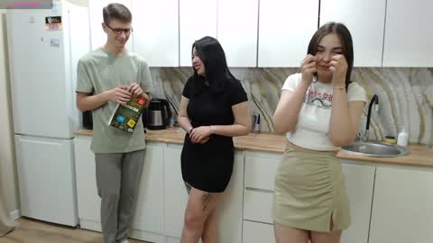 Snapshot of renae_tom chatting on December 2024 05:55:01 PM Renae Tom online show from December 2024 05:55:01 PM