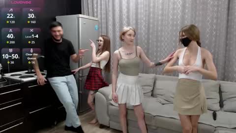 Snapshot of renae_tom chatting on November 2025 06:52:02 PM Renae Tom online show from November 2025 06:52:02 PM