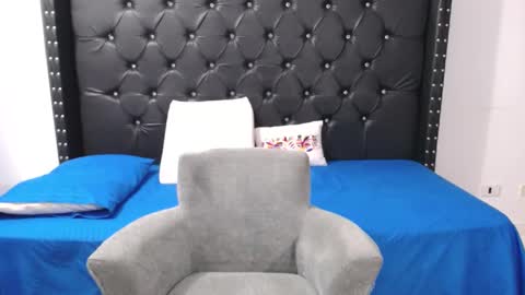 Renata Salinas online show from September 2025 12:39:01 PM