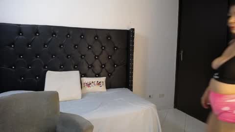 Renata Salinas online show from May 2026 11:49:01 AM