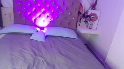 RENATA VALENTINA online show from April 2026 11:24:01 AM