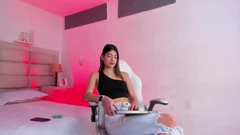 Snapshot of renatamason chatting on December 2025 01:05:02 PM Renata online show from December 2025 01:05:02 PM