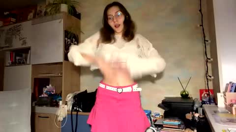 Snapshot of renayreisdorf chatting on March 2026 04:35:01 PM Mia online show from March 2026 04:35:01 PM