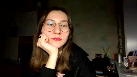 Mia online show from March 2026 06:45:02 PM