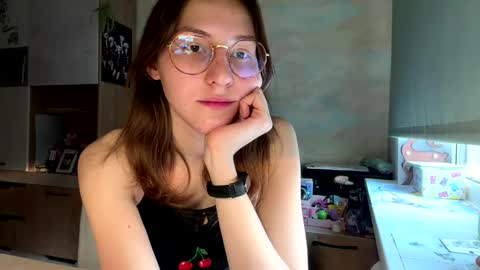 Mia online show from April 2026 02:50:01 PM