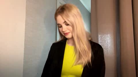 Kira online show from October 2025 07:18:01 AM