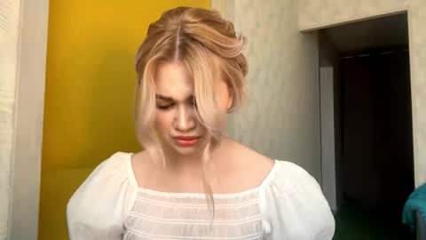 Kira online show from October 2025 09:06:02 AM