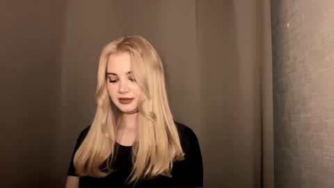 Kira online show from November 2025 12:06:01 PM