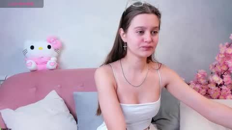 Renesmy online show from November 2025 12:32:02 AM