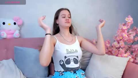 Renesmy online show from November 2025 12:43:02 AM