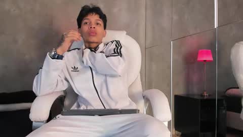 Ren online show from December 2025 07:19:02 PM