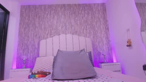 Snapshot of reven_lilith chatting on April 2026 03:08:02 AM REVEN online show from April 2026 03:08:02 AM