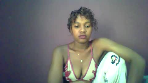 ricie001 online show from May 2026 12:01:02 PM