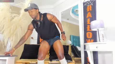 Snapshot of ricobrown777 chatting on October 2025 04:59:01 AM RicoBrowm online show from October 2025 04:59:01 AM