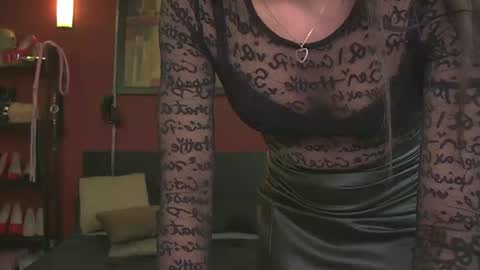 Snapshot of rinathequeen chatting on February 2025 12:57:02 PM rinathequeen online show from February 2025 12:57:02 PM