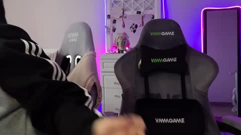   DianaBrite            fansl y online show from February 2025 12:19:02 PM