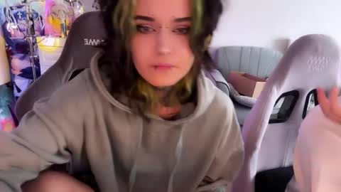   DianaBrite            fansl y online show from April 2026 09:18:01 AM