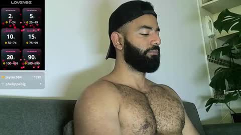 Snapshot of roa32sebas chatting on December 2024 09:55:01 PM SebasRoa online show from December 2024 09:55:01 PM