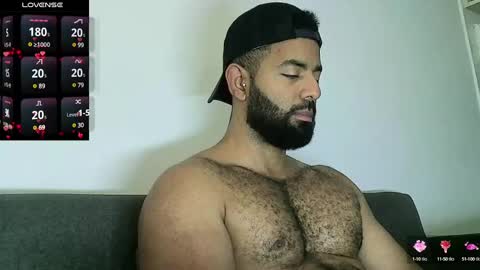 Snapshot of roa32sebas chatting on January 2025 05:01:01 PM SebasRoa online show from January 2025 05:01:01 PM