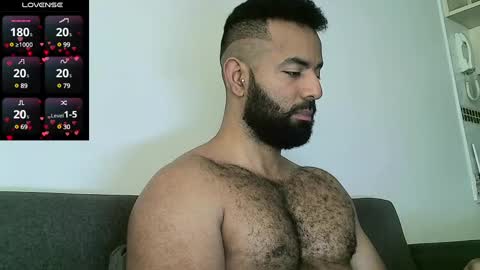 Snapshot of roa32sebas chatting on January 2025 03:11:01 PM SebasRoa online show from January 2025 03:11:01 PM